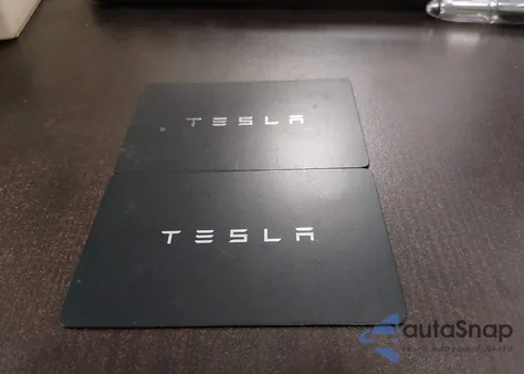 2024 Tesla Model Y Long Range Dual Motor All-Wheel Drive из США, поврежденный, VIN 7SAYGDEE3RA253757